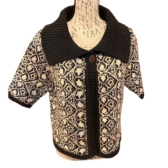 LEO-NICOLE WOMENS BUTTON SWEATER - Picture 1 of 9